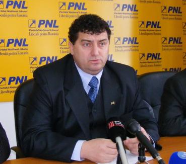 Voloşeniuc a tras de timp ca să întârzie "dijmuirea" funcţionarilor CJ Bihor